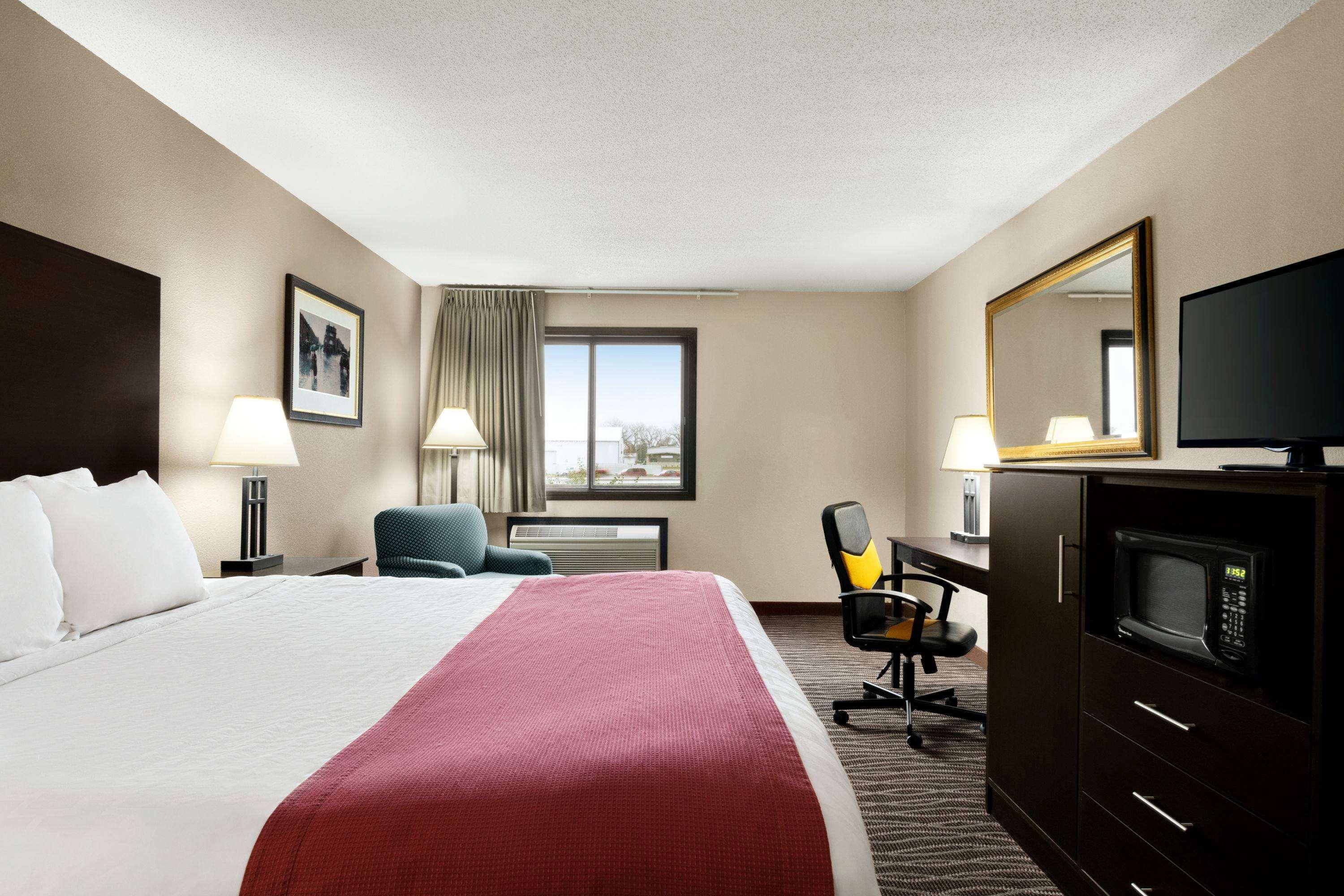 Baymont By Wyndham Sioux Falls North,I-29,Russell St, Airport Exterior photo