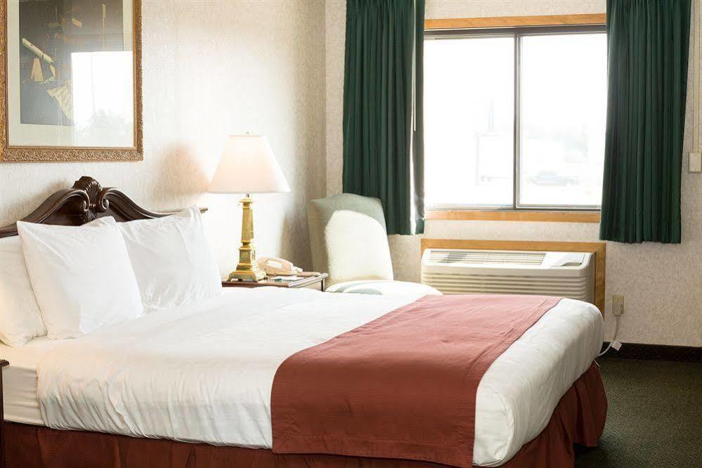 Baymont By Wyndham Sioux Falls North,I-29,Russell St, Airport Exterior photo