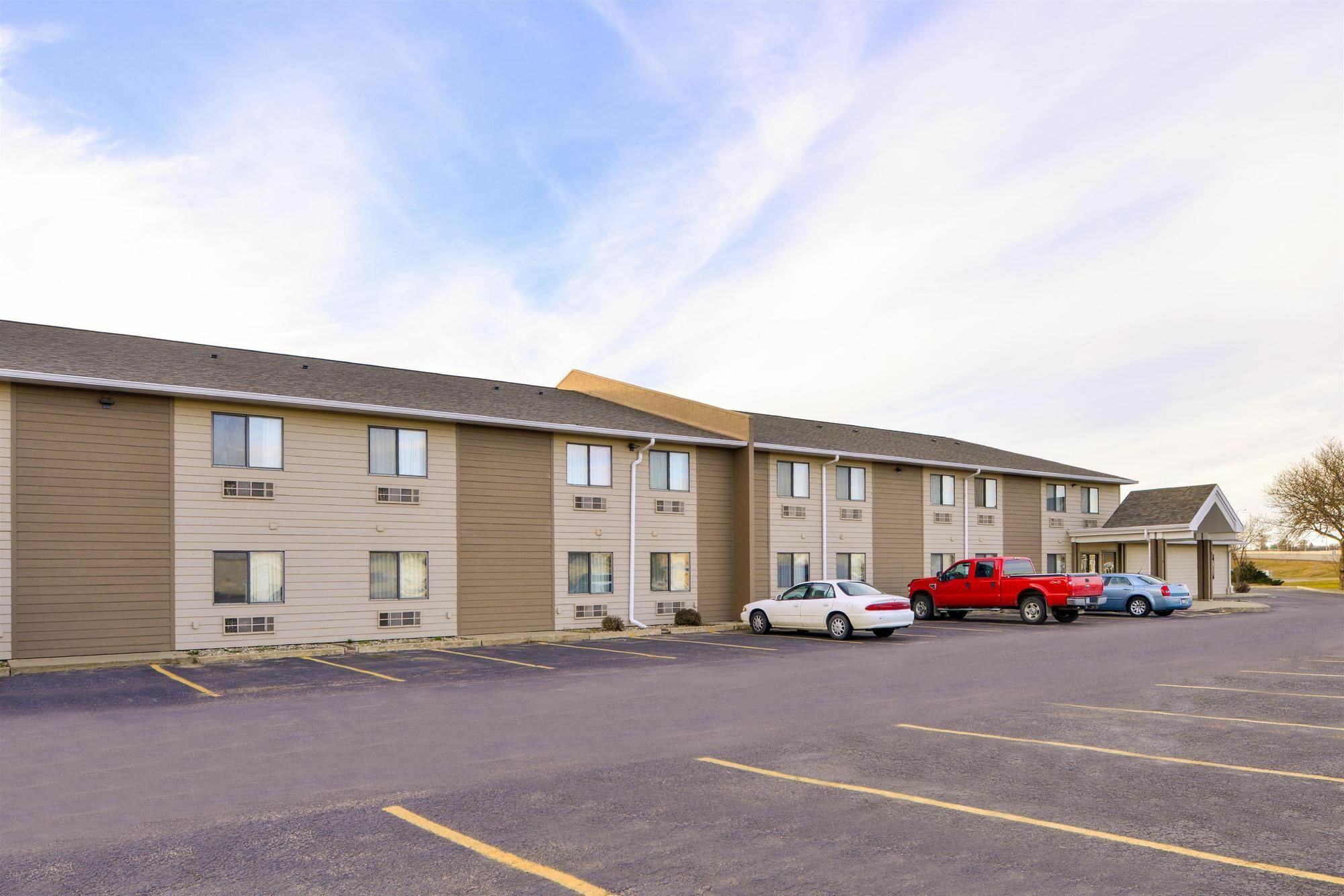 Baymont By Wyndham Sioux Falls North,I-29,Russell St, Airport Exterior photo
